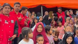 Tri Rismaharani dan DPC PDIP Bener Meriah Beri Bantuan Kasur kepada Pengungsi di Jamur Ujung