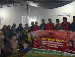 Berbagi Berkah Ramadan, DPC PDI Perjuangan Bener Meriah Potong Satu Ekor Lembu dan Buka Puasa Bersama Warga di Huntara