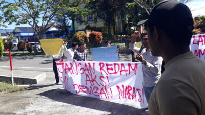 Dugaan Mark-Up Daging Bantuan Presiden Meletup, Massa AMMB Kepung DPRK Bener Meriah