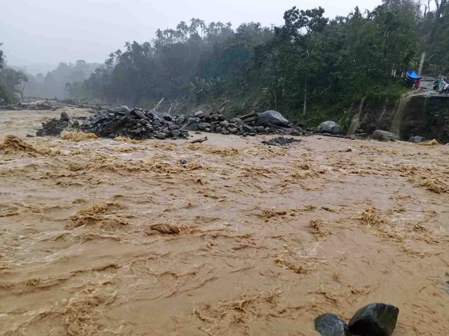 Kondisi jalan penghubung alternatif Takengon - Bireun Pasca bencana, Desa Wih Porak, kecamatan Wih Pesam, Kabupaten Bener Meriah, Senin (06/04/26).