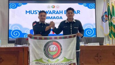 Foto/dok, ist* Jamaliga menyerahkan jabatan secara simbolis kepada Rizkan pada Mubes X HIMAGA di Gedung Wali Kota Lhokseumawe, Sabtu (18/04/2026).