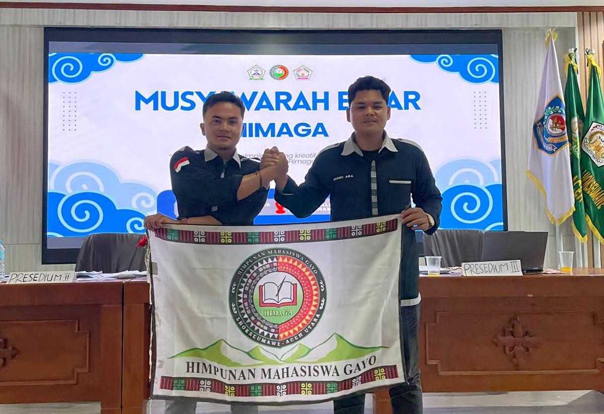 Foto/dok, ist* Jamaliga menyerahkan jabatan secara simbolis kepada Rizkan pada Mubes X HIMAGA di Gedung Wali Kota Lhokseumawe, Sabtu (18/04/2026).