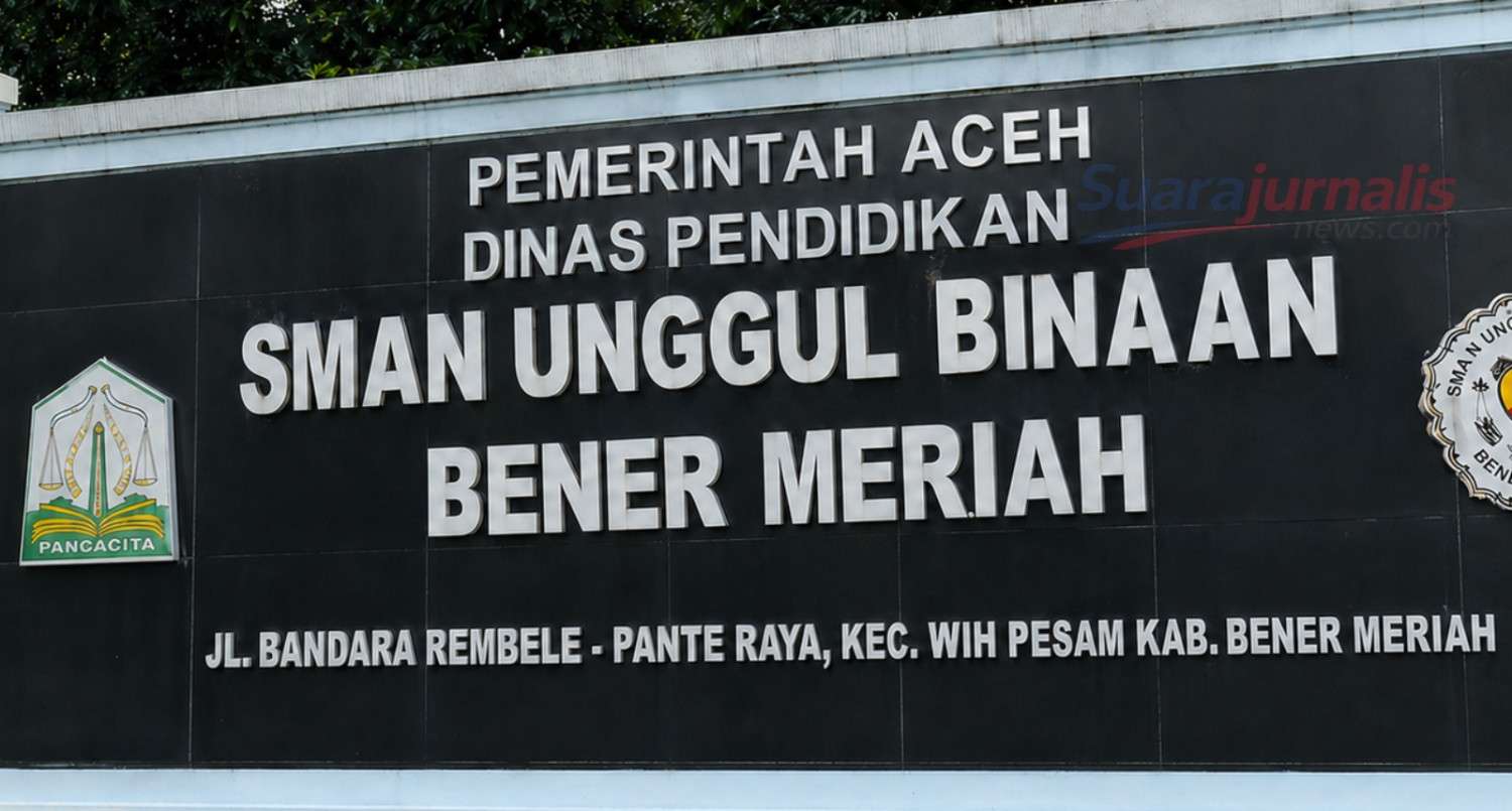 Papan nama SMAN Unggul Binaan Bener Meriah di depan sekolah (Foto/dok, ist)*