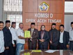 PASAK OPAT NENGGERI LINGE SERAHKAN NASKAH AKADEMIK QANUN ADAT GAYO: SEJARAH BARU LEGISLASI ACEH TENGAH DIMULAI