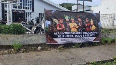 Foto/dok* SJN.Com, Banner dukungan ALA yang terpasang di kawasan perkantoran DPMPTSP Kabupaten Aceh Tengah, Takengon.