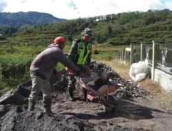 Babinsa Koramil 03/Pegasing Bersama Warga Gotong Royong di Desa Bies